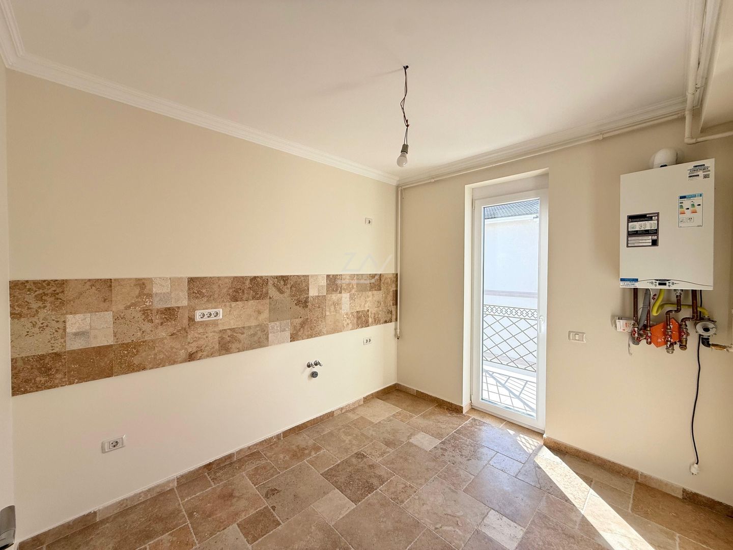 Bloc finalizat. Locatie excelenta. Decomandat. Loc de parcare. - Poză 3