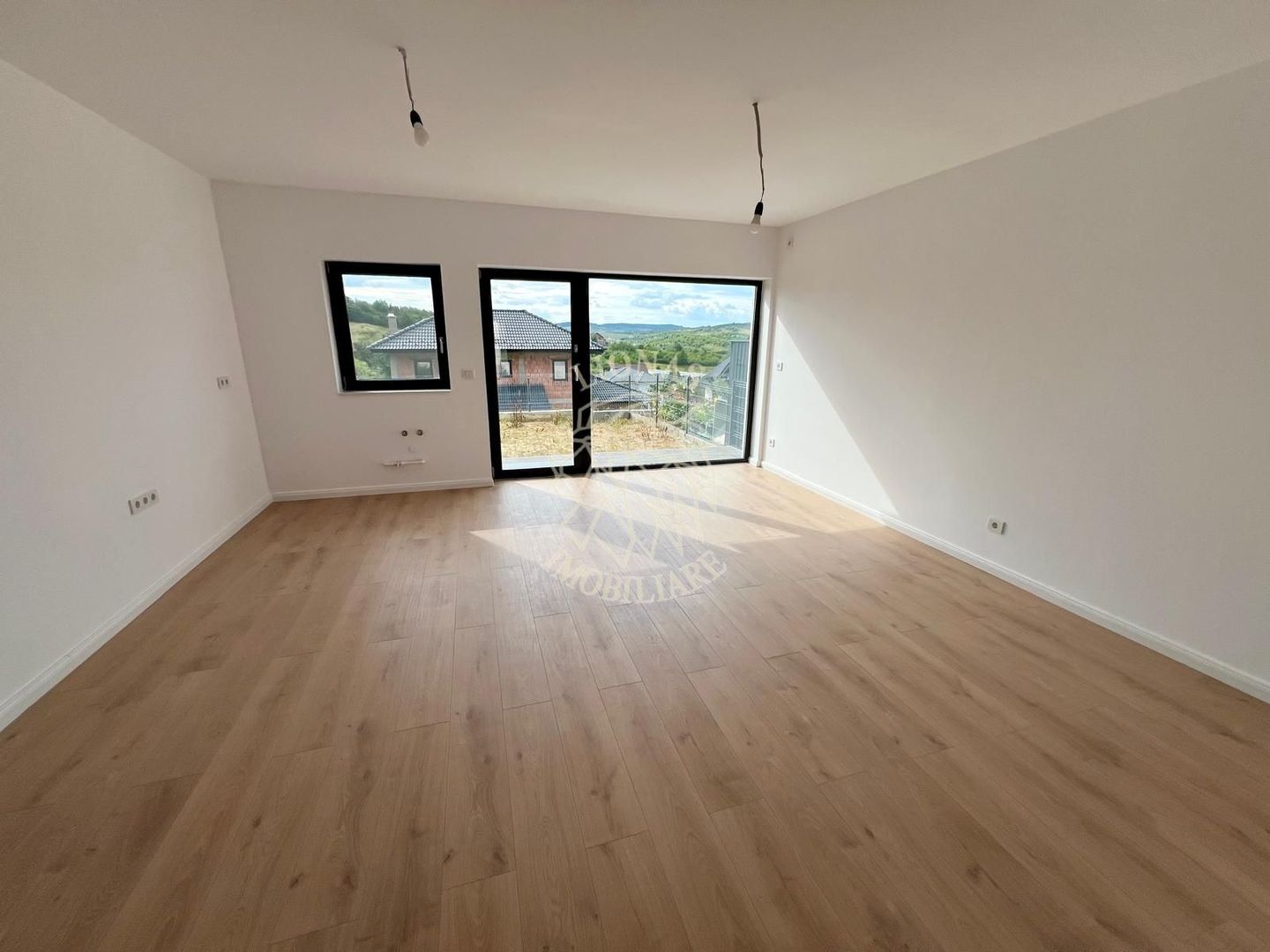 Casa Ultrafinisata 3 camere-terasa circulabila-Valea Sigmirului - Poză 1