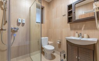 Pensiune Râșnov, 13 camere plus locuință proprietar, zonă Cetate - Poză 25