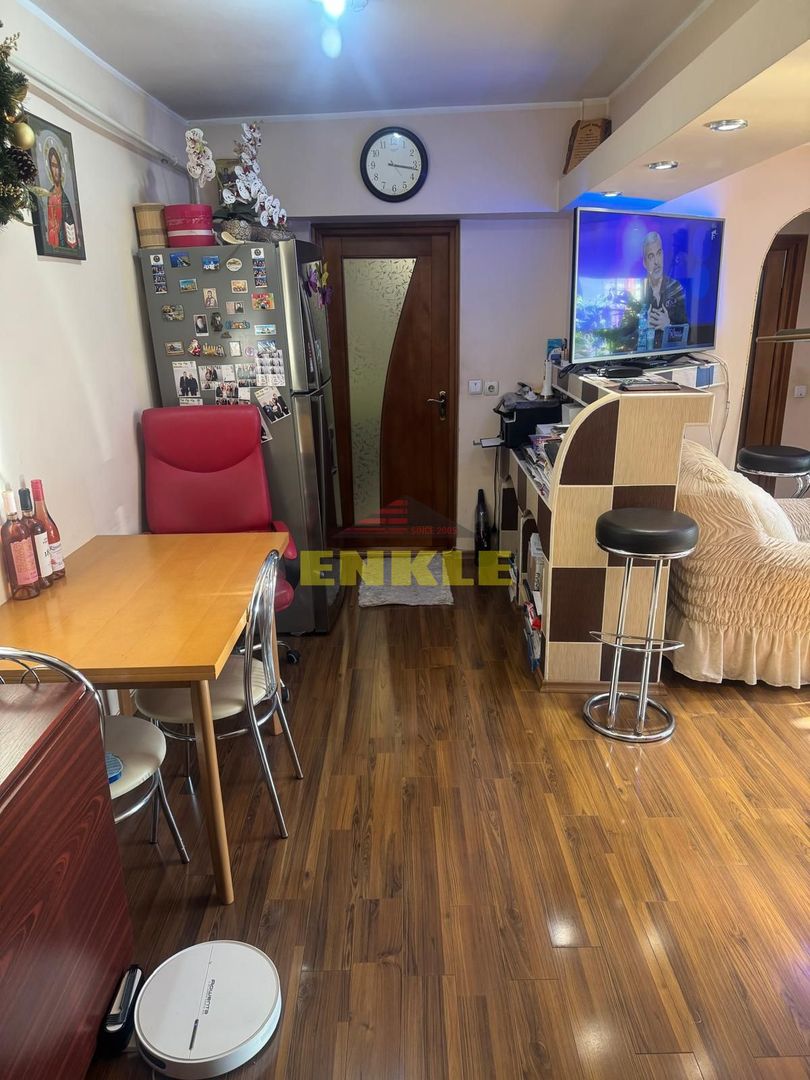 De vanzare apartament cu 3 camere,  zona Liceului Mihai Eminescu - Poză 3