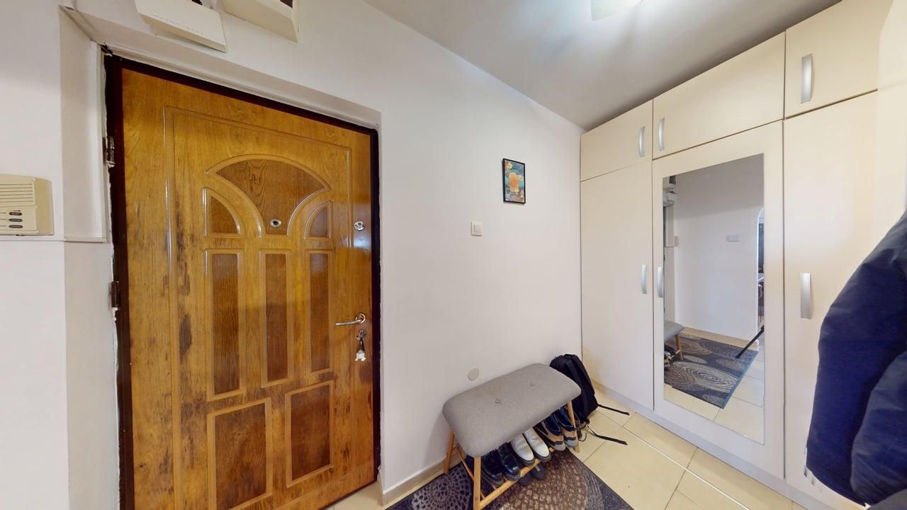 Apartament in zona centrala, la cheie, mobilat, utilat, et intermediar - Poză 8