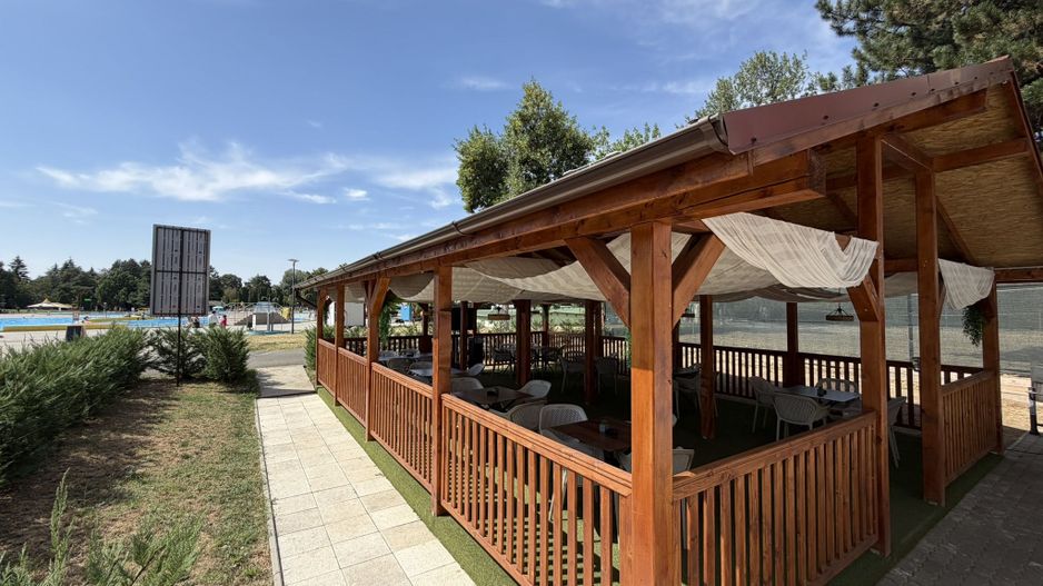 Afacere la cheie pe Strandul Neptun: restaurant, terasa, sala de evenimente - Poză 1
