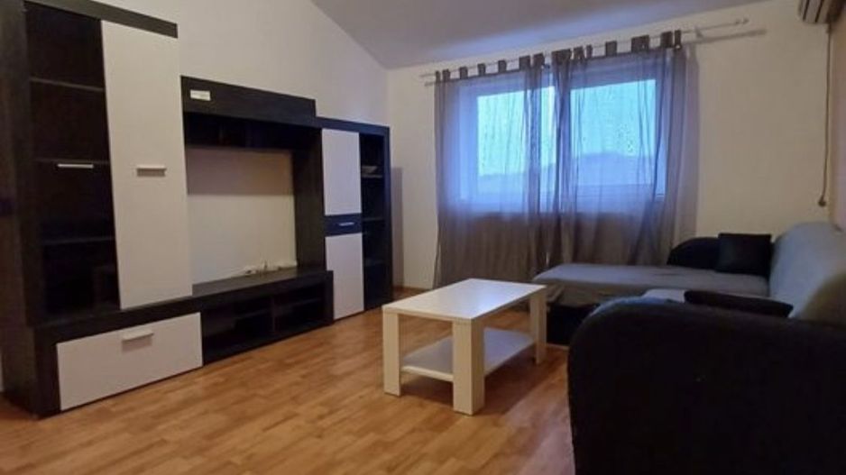 Vand apartament cu 3 camere in poarta 6 direct proprietar - Poză 1
