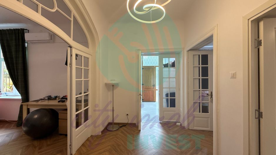 Apartament cochet vila edificata in perioada interbelica - Poză 3