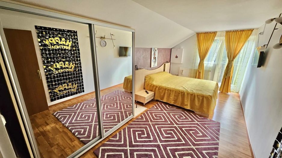 Casa de vacanta la liziera padurii cu vedere libera catre muntii Bucegi - Poză 9