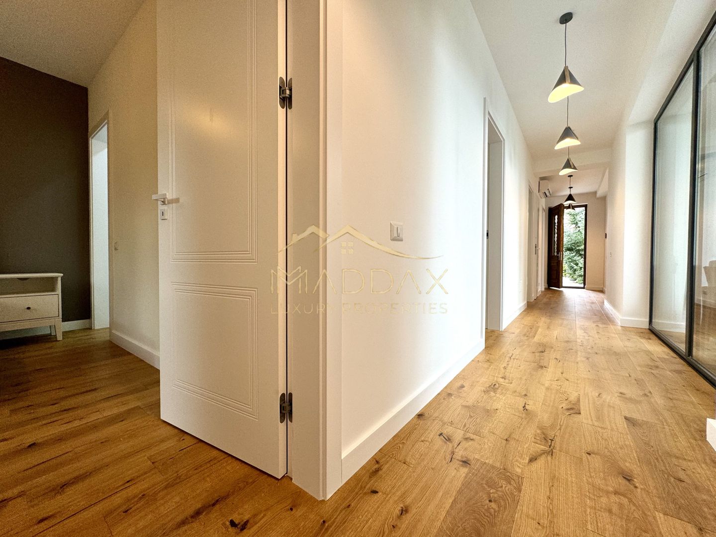 Vila cu 5 camere // * 565 mp gradina* // Tunari - Poză 18