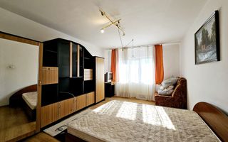 Apartament cu 3 camere decomandate, Cetate - Poză 1