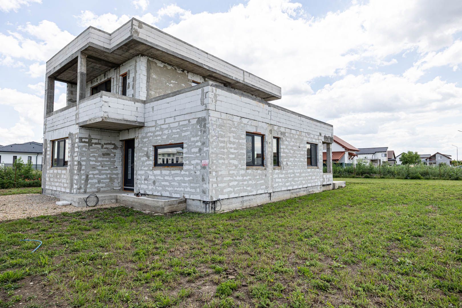 PROPRIETATE VÂNDUTĂ! Vilă spațioasă– Via Carmina, Arad. - Poză 9