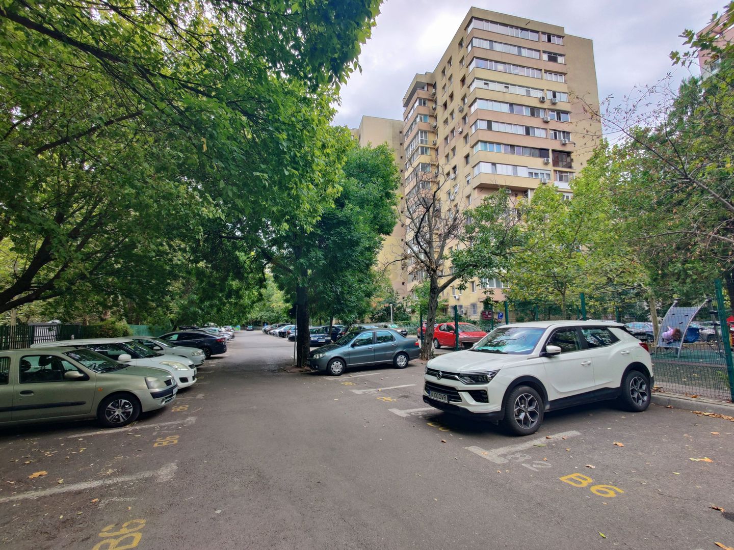 Prima inchirere,  strada Odobesti la intrarea in parc - Poză 16