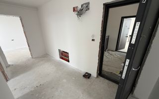 Decomandat. Zona Buziasului. Parcare in curte. - Poză 16