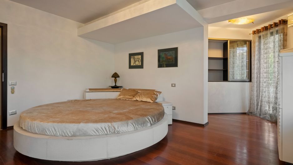VILA ELEGANTA 5 CAMERE CU CURTE SI TERASA || EROU IANCU NICOLAE- PIPERA - Poză 20