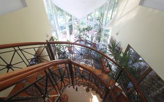 Casă / Vilă cu 8 camere de vânzare în zona Semicentral - Poză 45