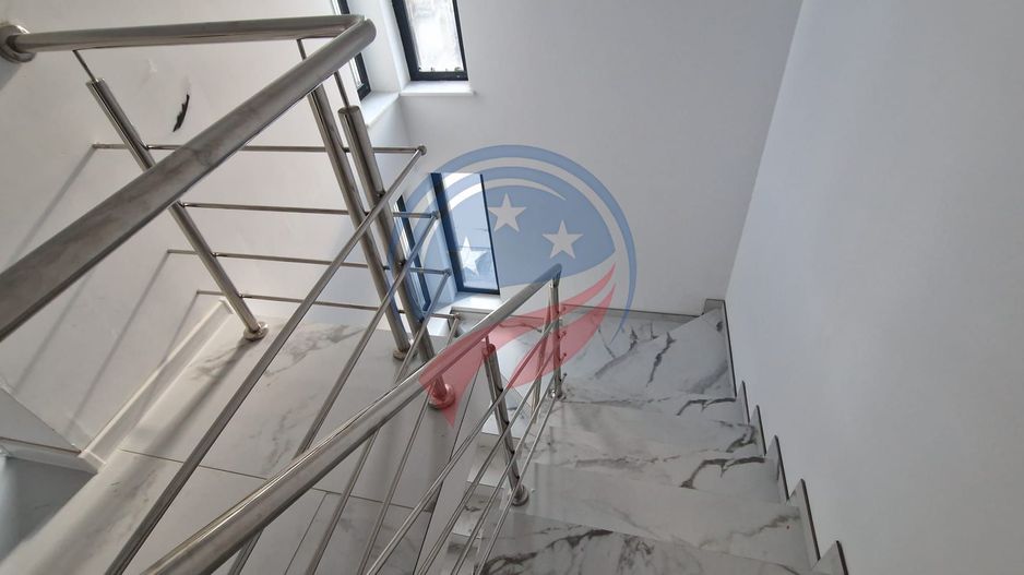 Casă modernă de lux – 4 camere, teren 373 mp, curte amenajată - Poză 10