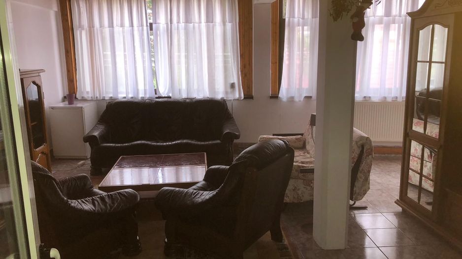 Vila Predeal 500 mp de renovat potential 6 apartamente 3 garaje - Poză 5