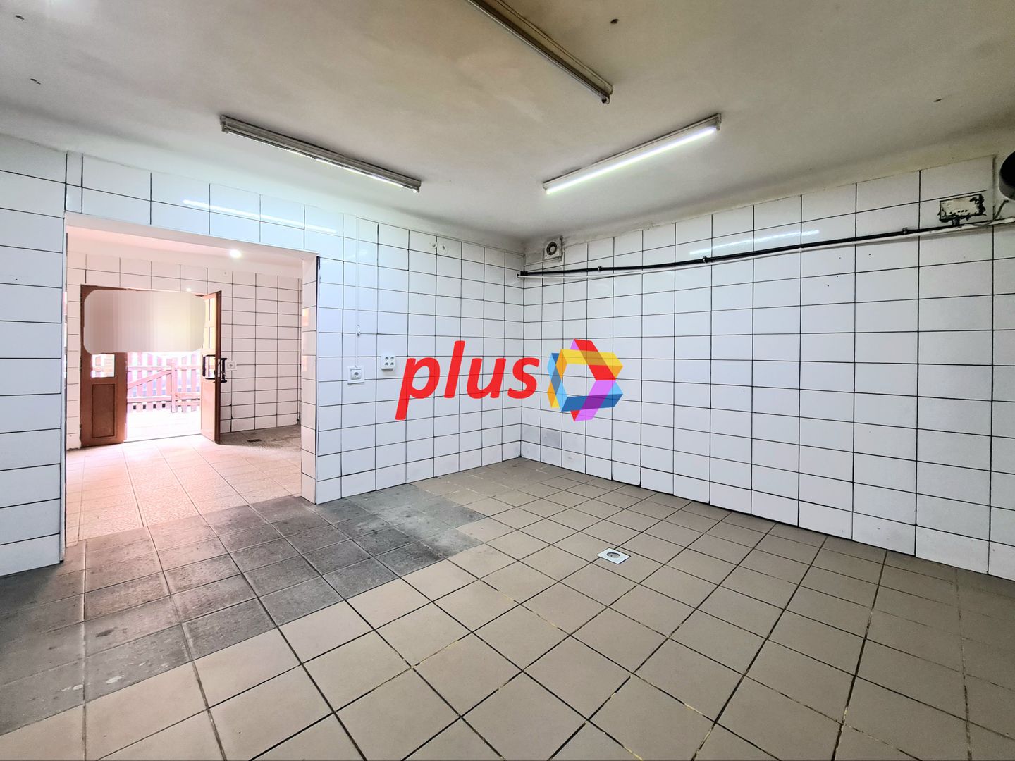 Spatiu comercial de închiriat Brasov - 138 mp # spatii-comerciale-brasov.ro - Poză 1