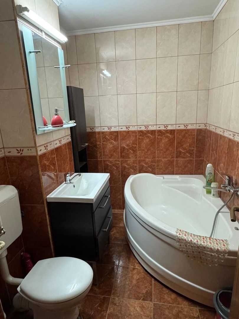 Vand apartament 3 camere, Zona Soarelui, Mobilat si Utilat, Garaj in baterie - Poză 6