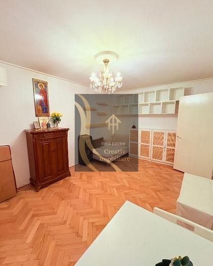De vânzare apartament decomandat - Poză 1