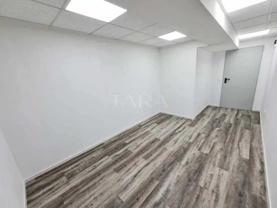 Camera/ Spatiu perfect pentru birou sau depozitare - Poză 3