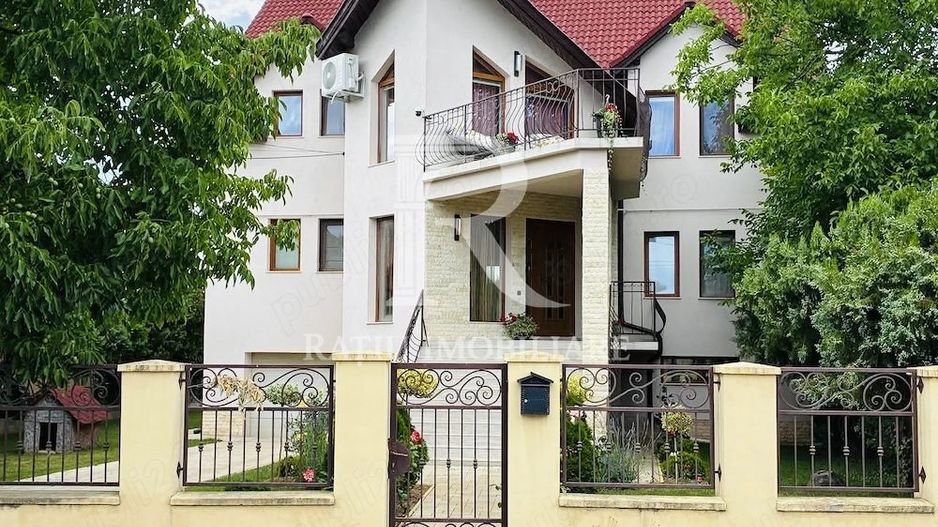 Casă Spațioasă cu 2 Apartamente | Teren 1.100 mp | Marghita - Poză 1