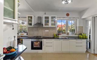 Vila / Casa superba cu 5 camere zona | 1032 mp teren |  Sanpetru Brasov - Poză 4