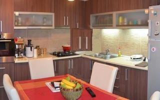 Apartament cu 3 camere de vânzare în zona Campului - Poză 2