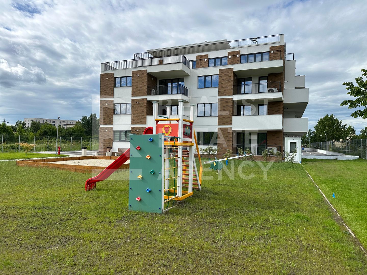 Apartament spațios cu 2 camere, vedere la lac, Sisești - Poză 1