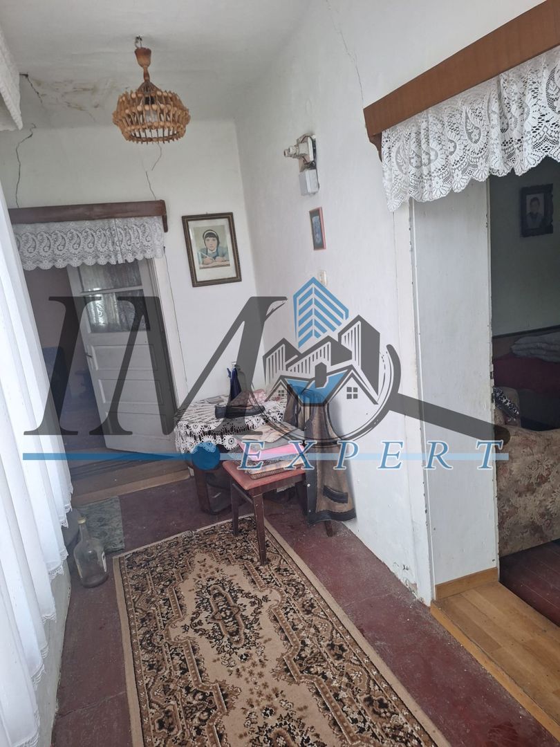 Casa de vânzare in Craciunel la strada principală - Poză 7