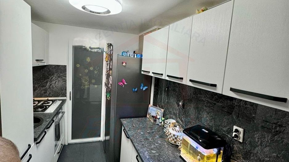 De vanzare apartament 3 camere Parter Mazepa 1 - Poză 3