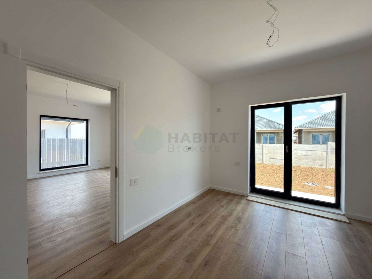 Casa 4 camere pe parter-Tunari | Teren 400 mp - Poză 12