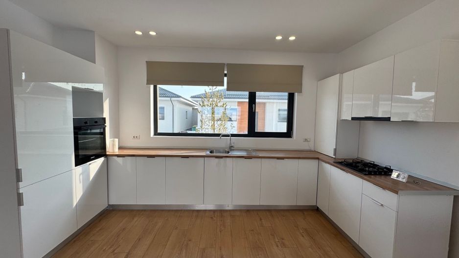 Casa pe parter Tunari, curte 330m, MOBILATE si UTILATE - Poză 1