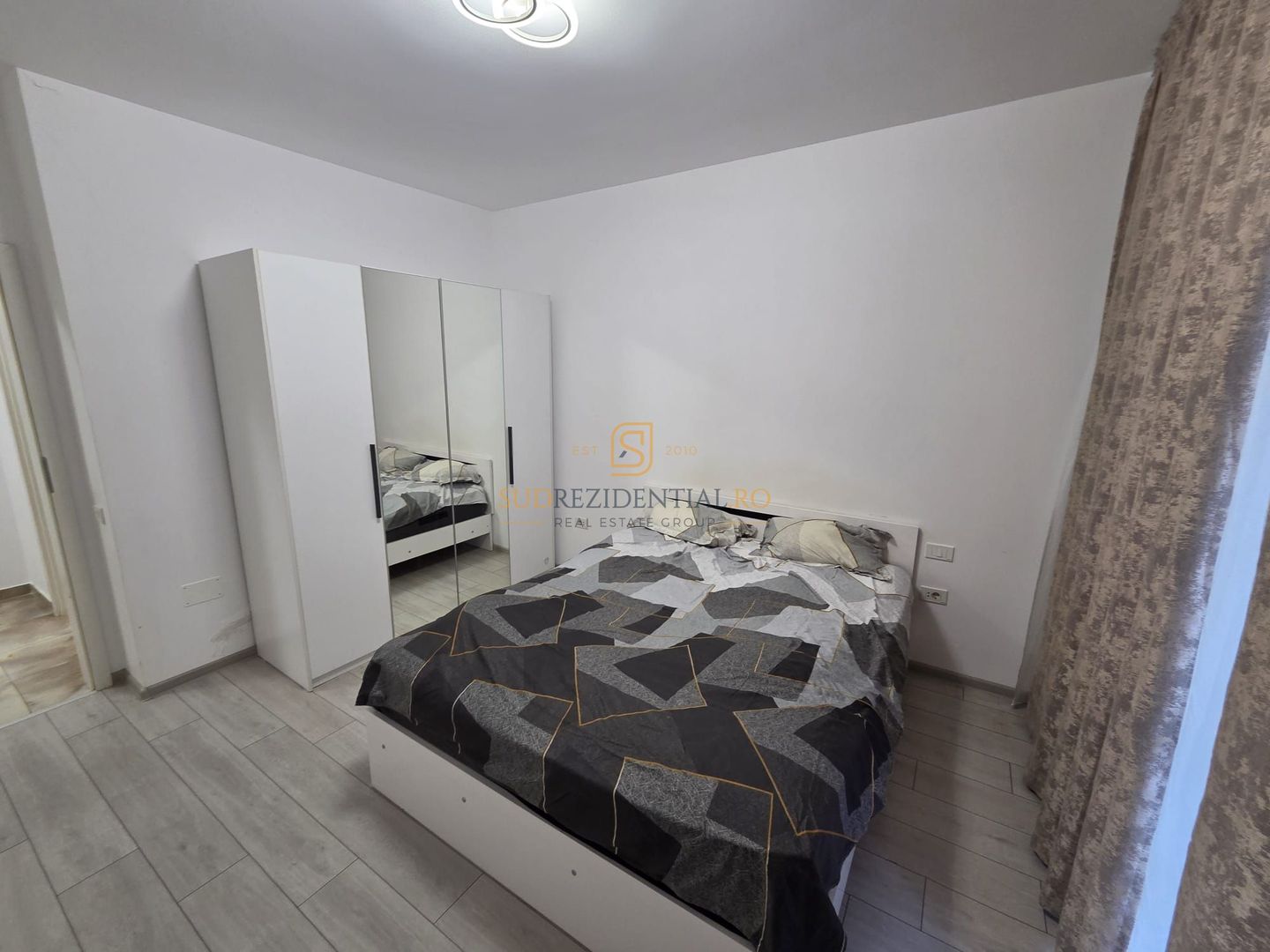 Apartament 2 camere de închiriat, The Grand Kristal Residence Sector 4 - Poză 11