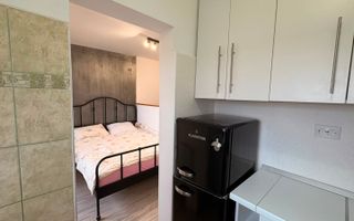 Studio renovat cu balcon inchis si bucatarie separata pe Siretului - Poză 5