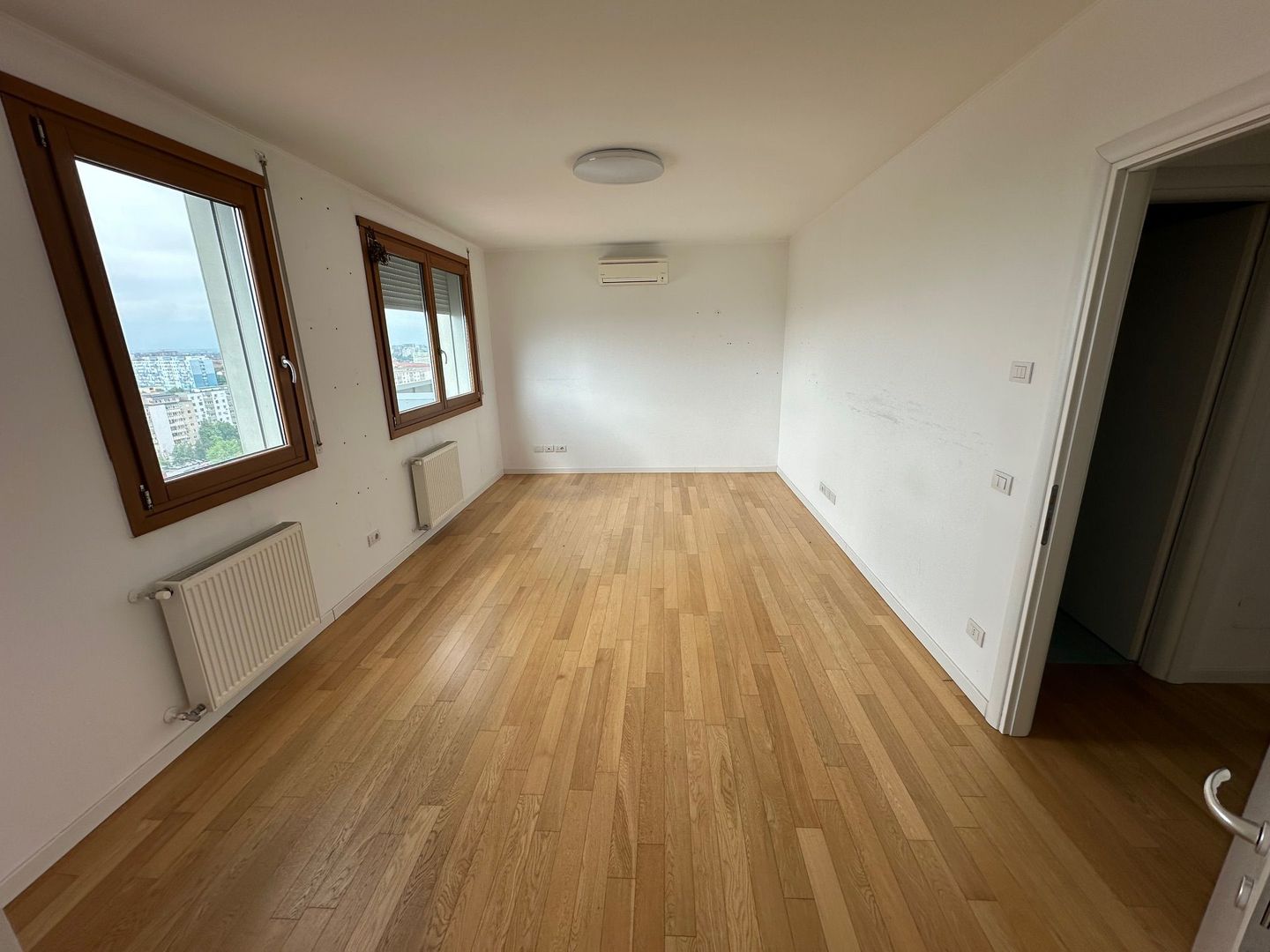 Birouri  cladire noua, zona centrala - Poză 6