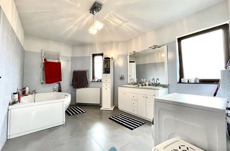 Design clasic, pozitie centrală - casă  în Dumbrăvita - Poză 19