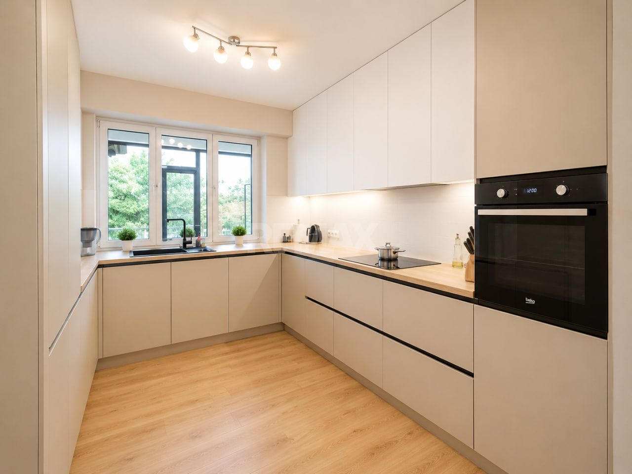 Casă 3 + Living, renovată | 17 ari | Panouri fotovoltaice | Pompă de căldură | Măgdăcești - Poză 8