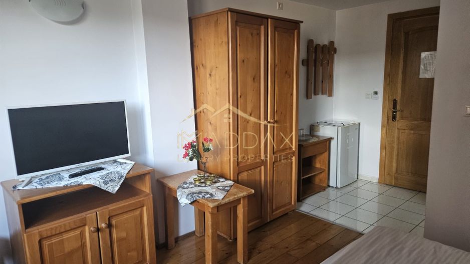 Pensiune 10 camere cu restaurant // teren 900 mp // Moieciu de Jos - Poză 28
