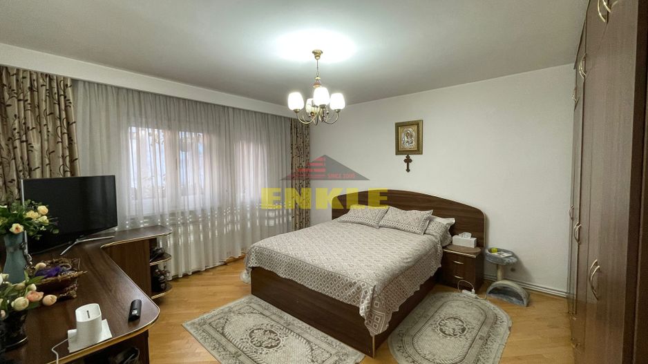 De vânzare apartament cu 4 camere semidecomandat, zona Bucovina - Poză 1