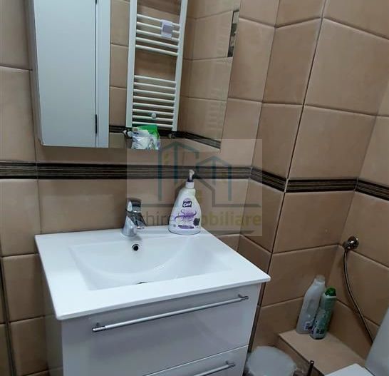 Inchiriere apartament 3 camere - Poză 2