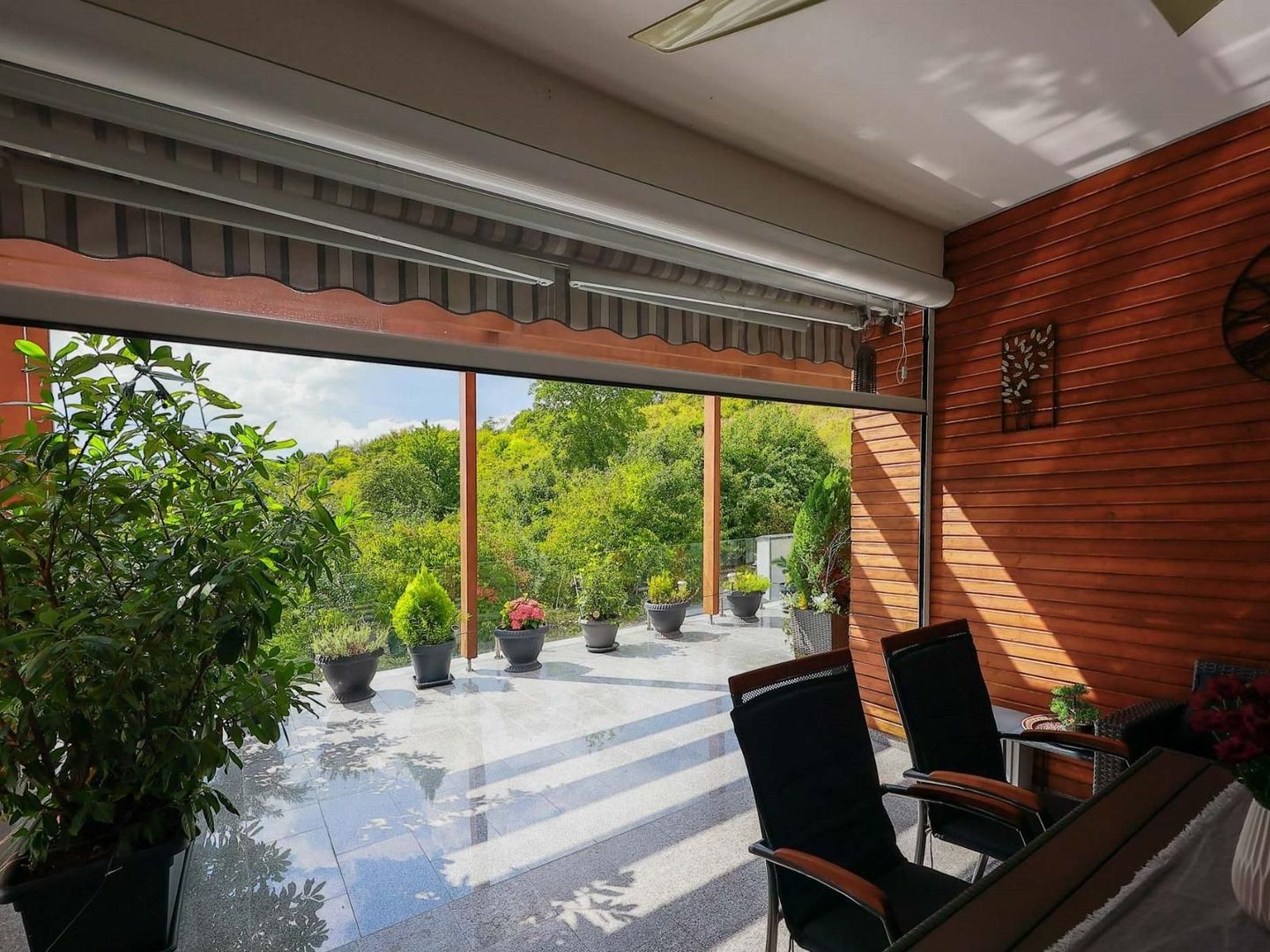 Vilă cu piscină, design mediteraneean. 410.000 E (neg, comision 0) - Poză 5