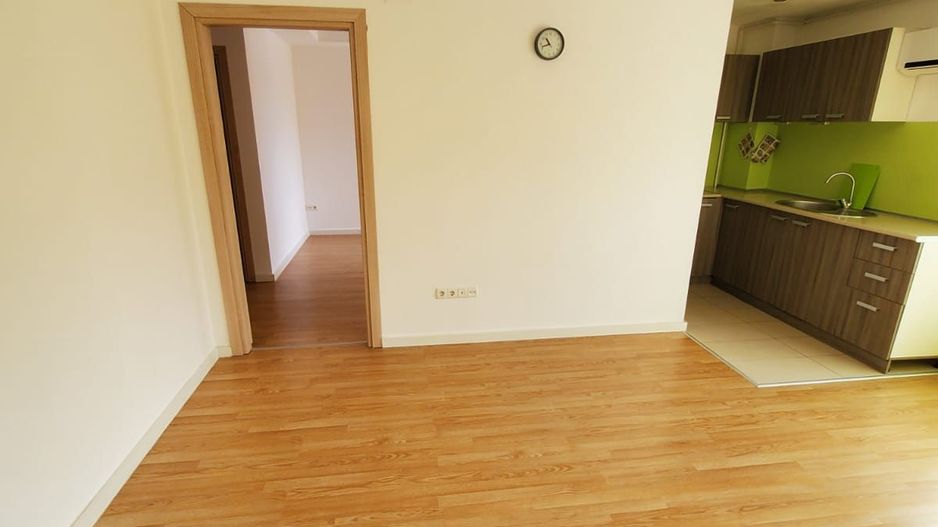 3 CAMERE IN COSMOPOLIS - Poză 2