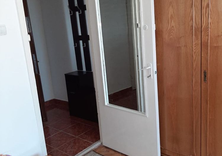 Vand apartament 2 camere - Poză 3