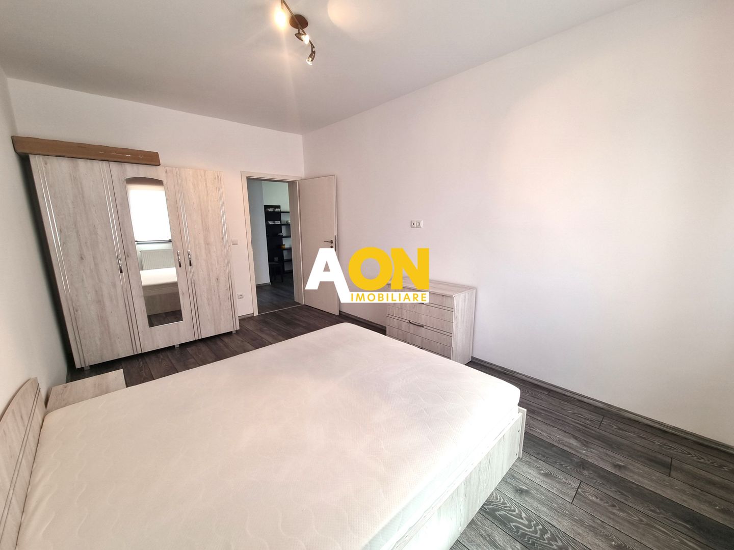 Apartament cu 3 Camere, Etaj Intermediar, Bloc Nou, Centru - Poză 5