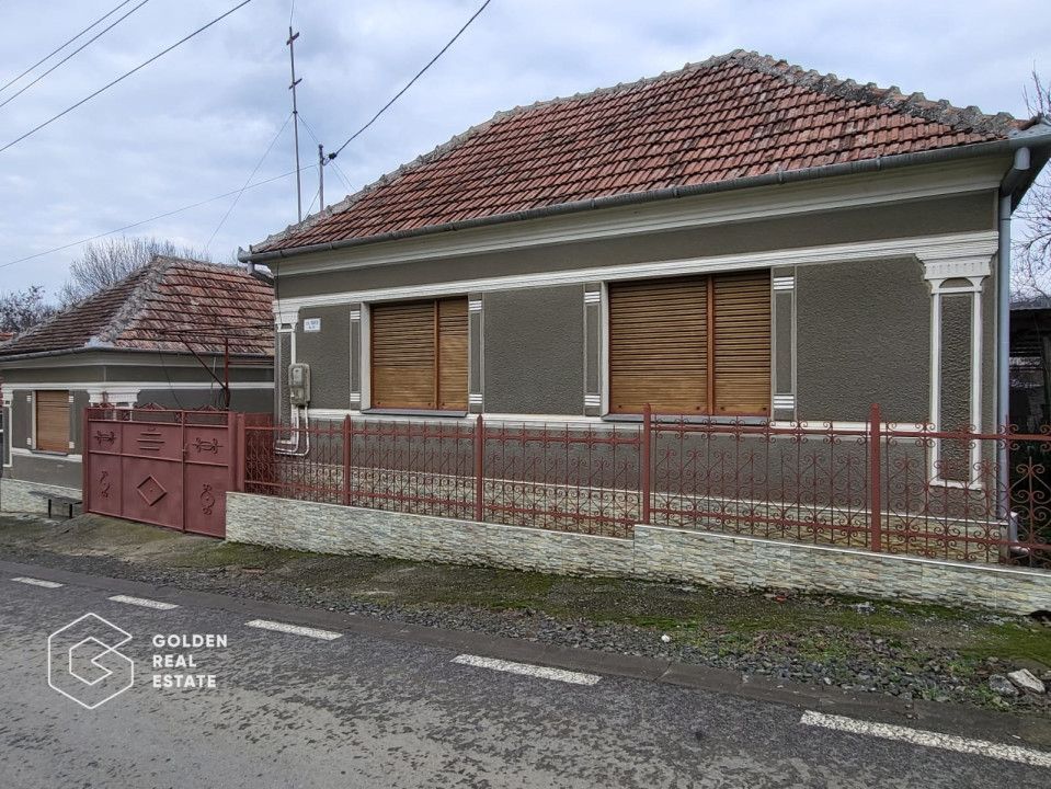 Casa cu 2 corpuri de cladire, oras Lipova - Poză 2