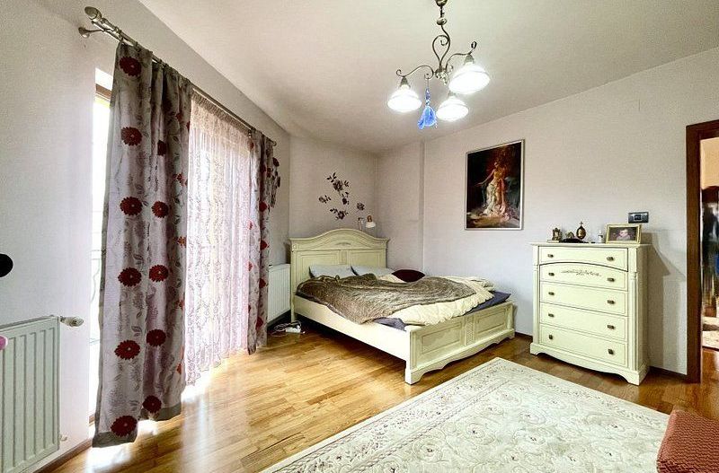 Design clasic, pozitie centrală - casă  în Dumbrăvita - Poză 13