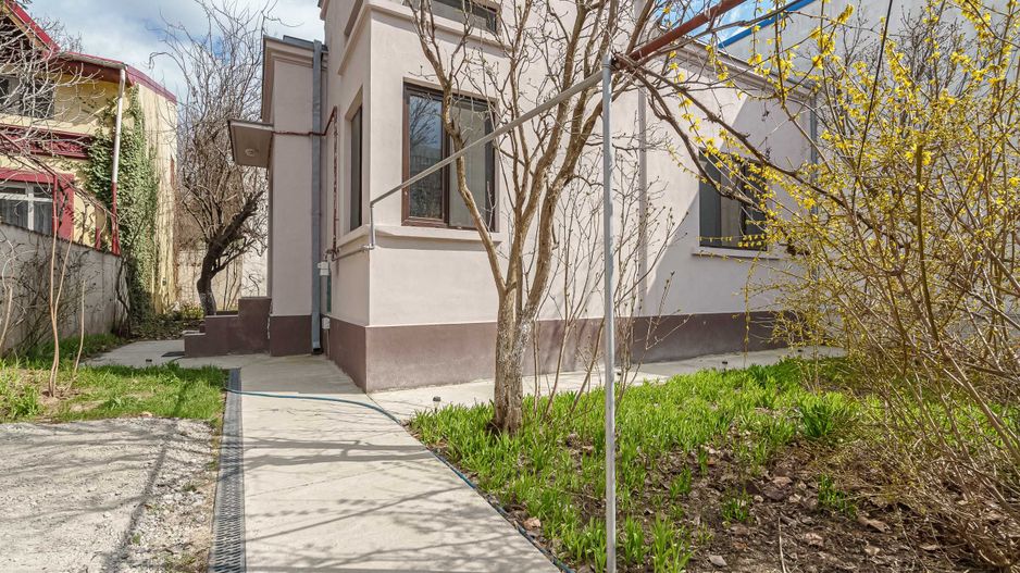 Piata Muncii - Decebal, casa 87 mp totali, 179 mp curte libera, - Poză 5