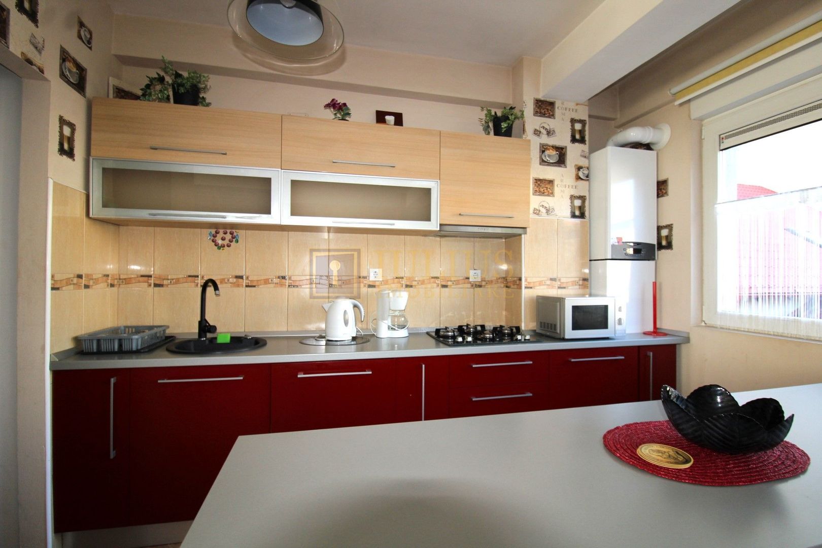 3 camere spatioase, 2 bai, balcon + loc de parcare cu acces controlat - Poză 19