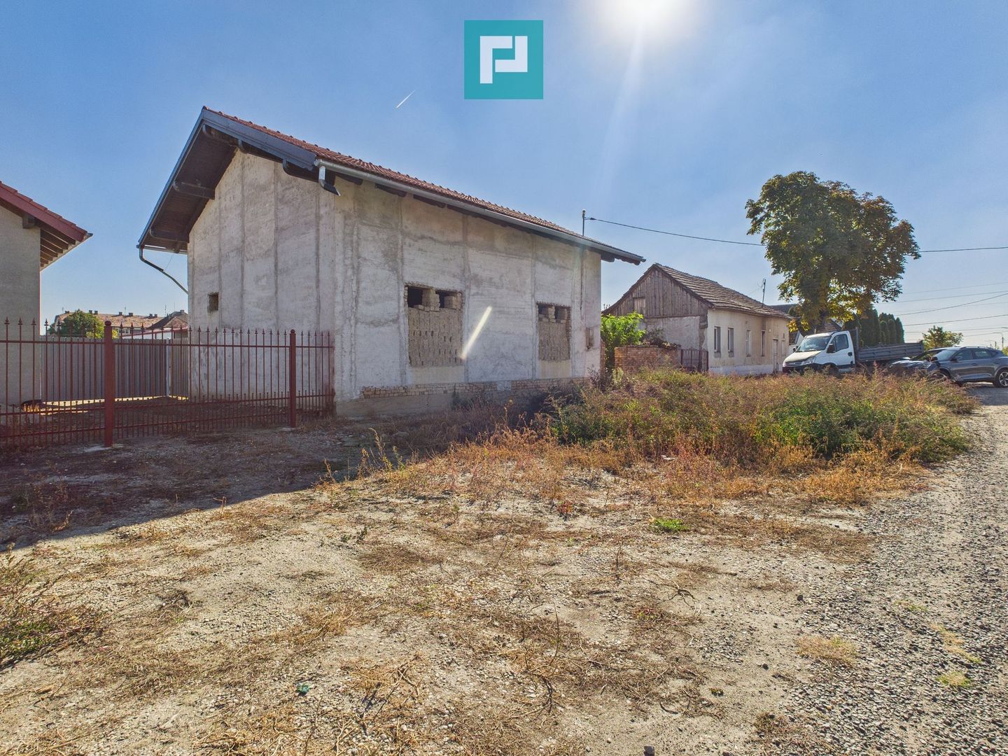 Casă la roșu cu 4 camere de vânzare - Poză 6