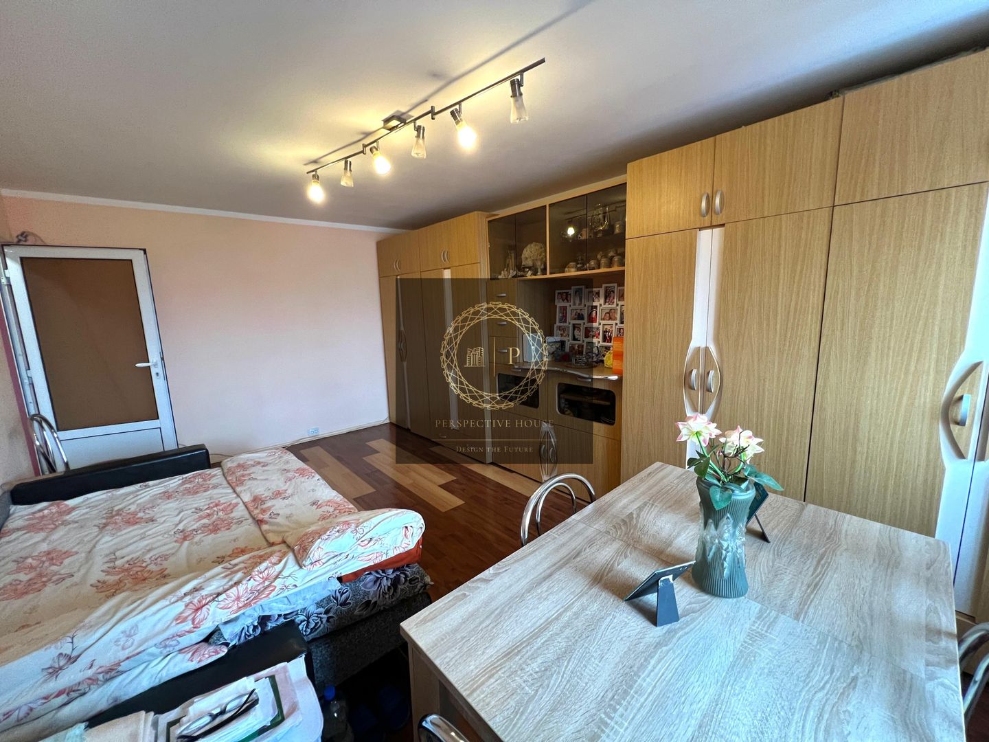 Apartament cu 2 Camere decomandat, mobilat-utilat, zona Carolina Mall - Poză 1