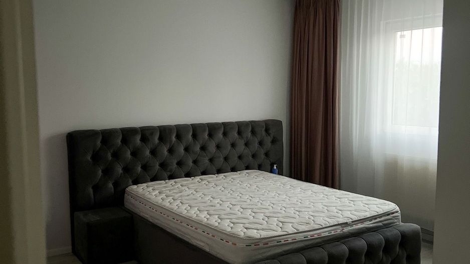AP. 4 CAMERE - LA VILA, CENTRALA PROPRIE, CURTE, BUCATARIE INCHISA - Poză 2