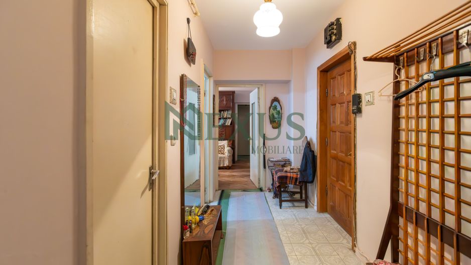 Apartament 3 camere de vânzare, Ultracentral, Bacău - Poză 9